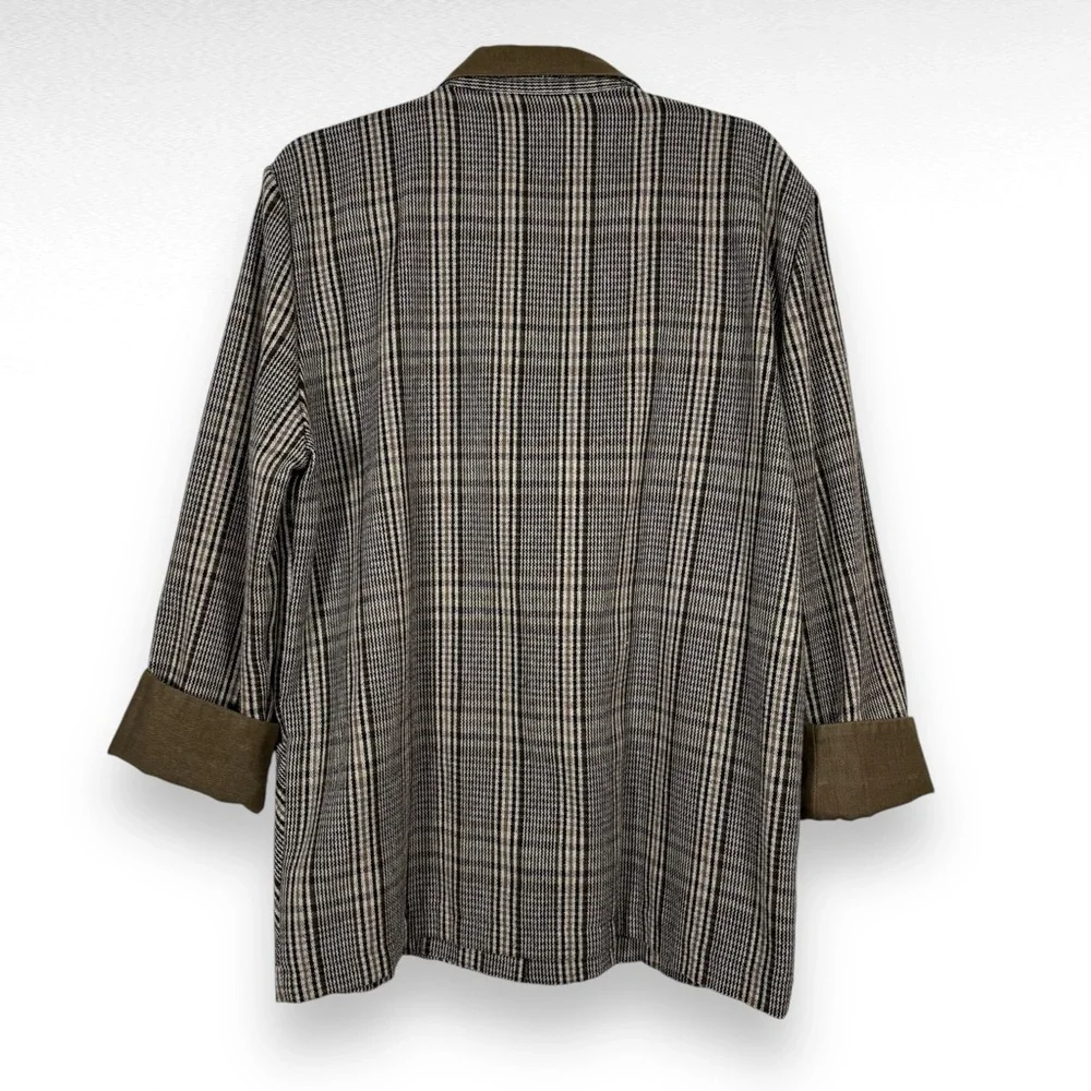 Plaid Women's Jacket with Brown Accents - Picture 4 of 8